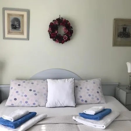 Adam Guest house *